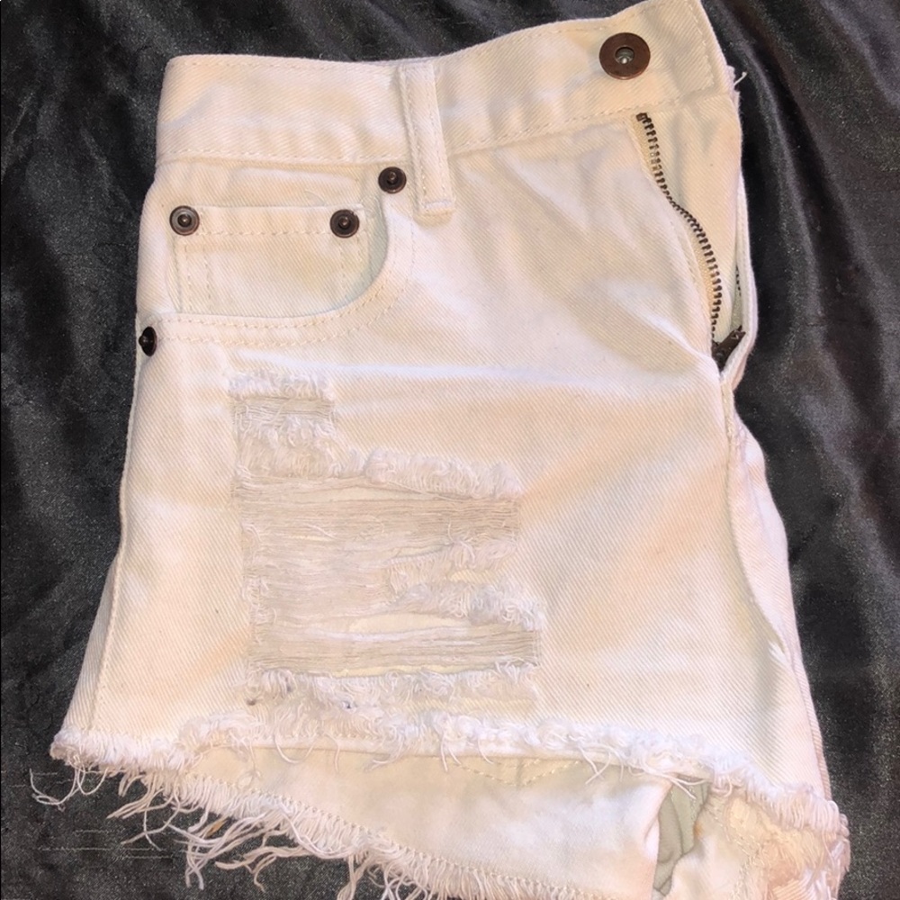 Distressed white shorts - Picture 3 of 3
